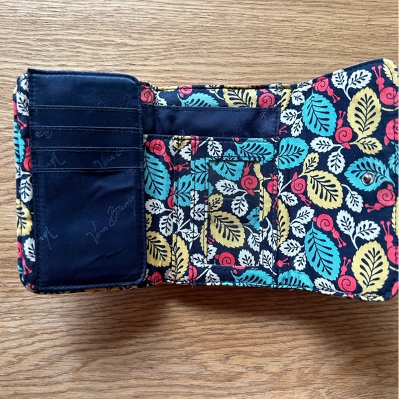 Vera Bradley summer wallet - Picture 4 of 4